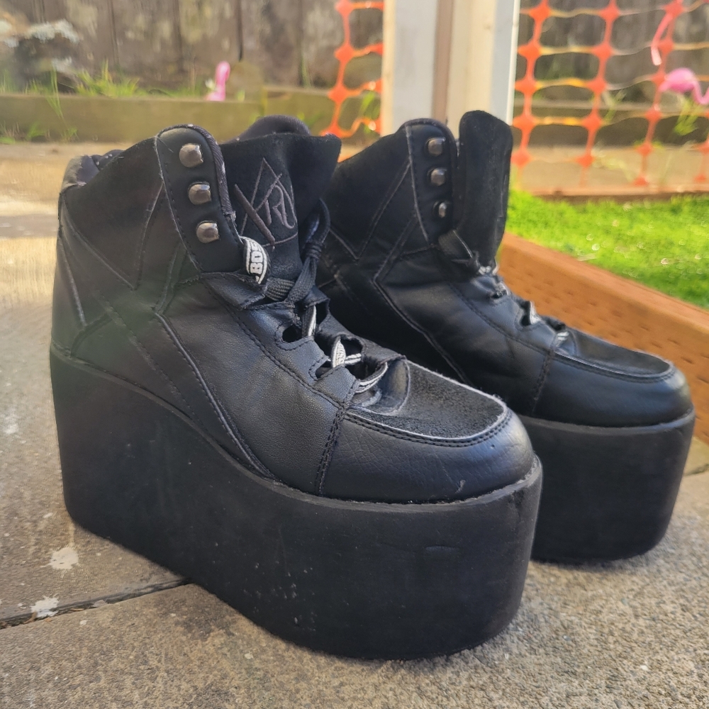YRU black platform sneakers size 7 ~ GIRL BOSS~